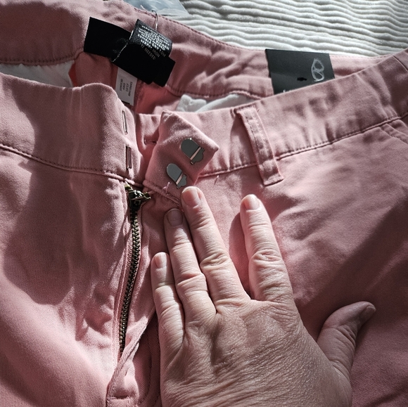 Lane Bryant Pink Cropped Pants Size 18 NWT - Picture 4 of 15